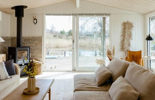 Udsholt Sand Casa | Scandinavian Style And Lake View In Oasis
