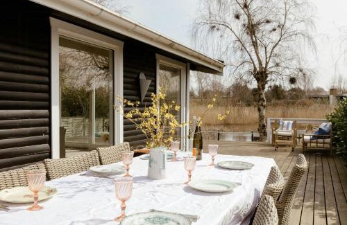 Udsholt Sand Casa | Scandinavian Style And Lake View In Oasis