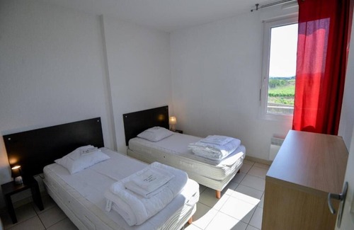Azille Hotel | Scenic Apartments with On-site Pool and BBQ Area | Near Lac de Jouarres