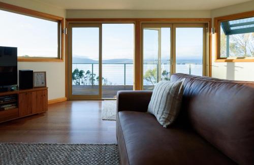 Gordon Casa | Scenic Getaway with Breathtaking Water Views