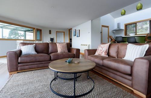 Gordon Casa | Scenic Getaway with Breathtaking Water Views