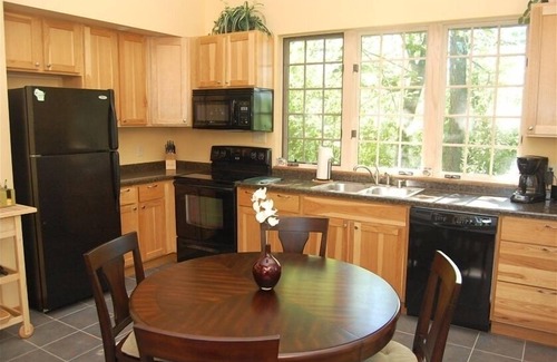 Fennimore Cabina | Escénico cabina de lujo, Aislado Woods, Blue Ribbon Corriente de la trucha