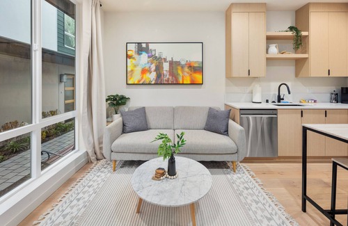 North Beacon Hill Casa | Scenic Rooftop Stay w/ A/C Parking Near Light Rail