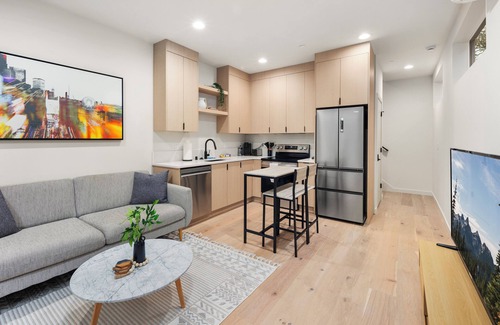 North Beacon Hill Casa | Scenic Rooftop Stay w/ A/C Parking Near Light Rail