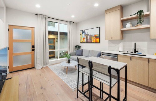 North Beacon Hill Casa | Scenic Rooftop Stay w/ A/C Parking Near Light Rail