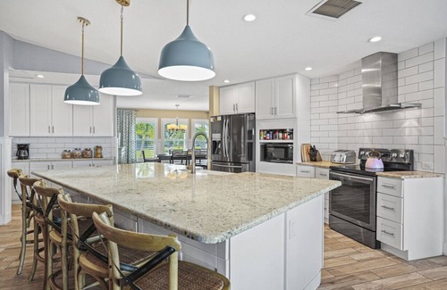 Cape Coral Apartamento | INCREÍBLES VISTAS AL AGUA * 5 BR * Capacidad 14 * 2 chimeneas * 2 jacuzzis * Shuffleboard * Kayaks