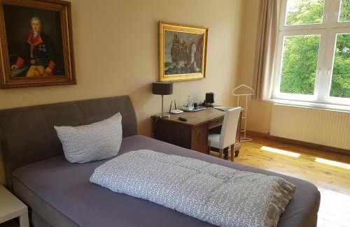 Luedenscheid Hotel | Schillers Hotel & Café - GARNI -