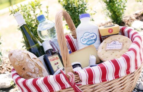 Maienfeld Cama Y Desayuno | Schlaf-Fass Maienfeld