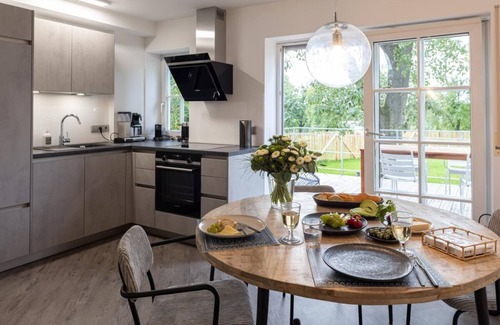 Schrozberg Apartamento | Schmalfelden No. 95 with spa oasis in the living room: compact sauna, loungers and fireplace. Fenced garden with great veranda!