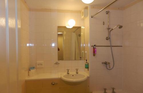 Hook Hotel | Schoolhouse Restaurant and Hotel