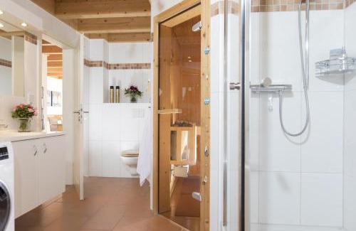 Greetsiel Apartamento | Schwalbennest Greetsiel für bis zu 6 Personen mit Kaminofen, Whirlpool und Sauna - Haustiere herzlich willkommen, nah am Hafen