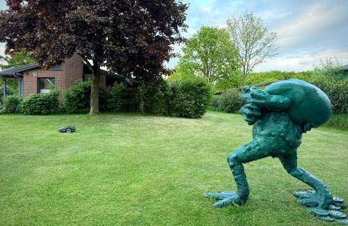 Tensbuttel Casa | Schwedenhaus mit Holzofen & Außenkamin auf 1400m2