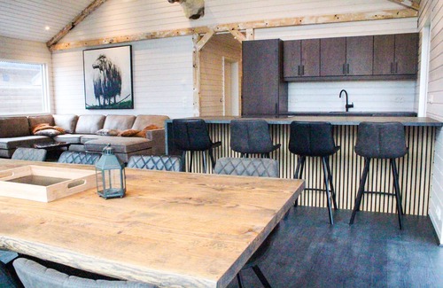 Selfoss Cabina | Sensational cabin with hot tub, sauna, fire place, 85" TV and magical views