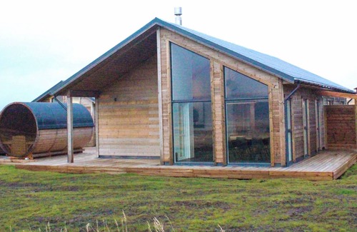 Selfoss Cabina | Sensational cabin with hot tub, sauna, fire place, 85" TV and magical views
