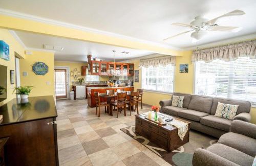 Breakers Casa | Sea Beauty - Charming Cottage with Pool and Private Beach Lot
