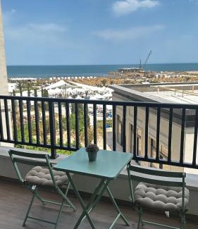 Nardaran Apartamento | Sea Breeze Resort, Beachfront apartment with a balcony and sea view