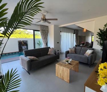 Pereybere Villa | Sea Rock Villa