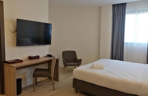 Maho Hotel | Sea, Sand & Strolls – Marina Plaza Just Steps from You