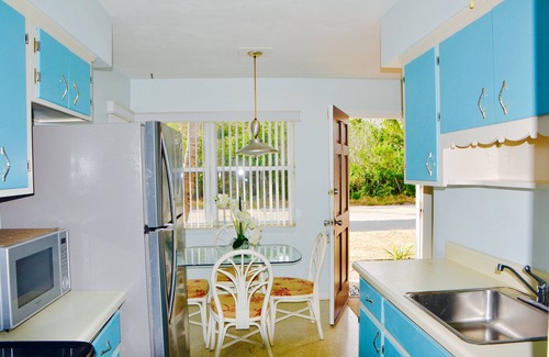 Central Beach Hotel | Sea Turtle Inn