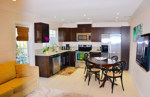 Central Beach Hotel | Sea Turtle Inn