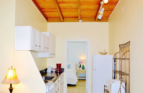 Central Beach Hotel | Sea Turtle Inn