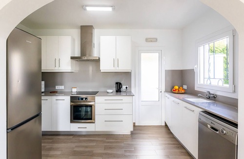 Sant Jaume Mediterrani Villa | Villa con AA, vistas al mar, cerca de la playa, piscina privada y WIFI gratis