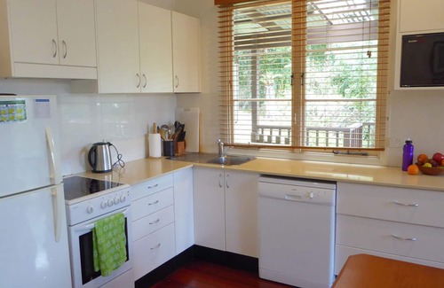 Avoca Beach Cabaña | Selva Seabreeze Cottage, a 300 metros de la playa