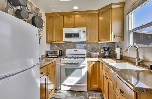 Aptos Casa | Seacliff Rose on Bluff: Oceanfront Retreat, Panoramic Views, Pet-Friendly