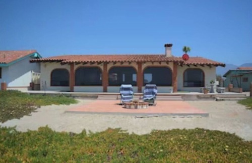 Lengüeta Arenosa Casa | Searenity Keep an eye on kids. You: on patio with a refreshing beverage.
