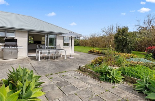 Waipu Casa | Seascape Haven - Waipu Holiday Home