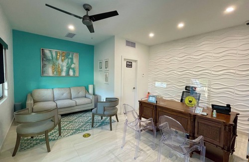 Grace Bay Apartamento | SEASCAPE HOTEL SUITES in superb Grace Bay with Pool, Beach Access, Full kitchen