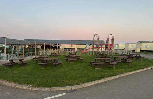 Leysdown-on-Sea Casa | Seaside Bliss Retreat in Heart of Isle of Sheppy