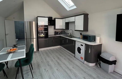 Birkdale Cabaña | Seaside Cottage Escape in Southport