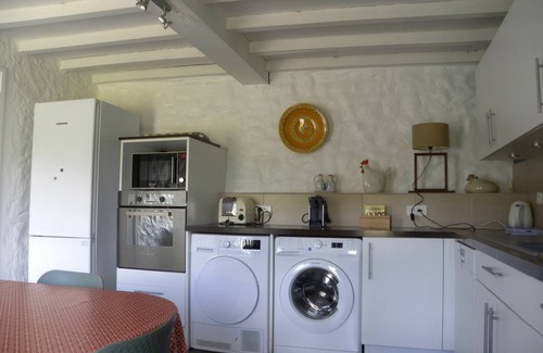 Plouhinec Cabaña | Cabaña de la playa con una gran terraza y jardín