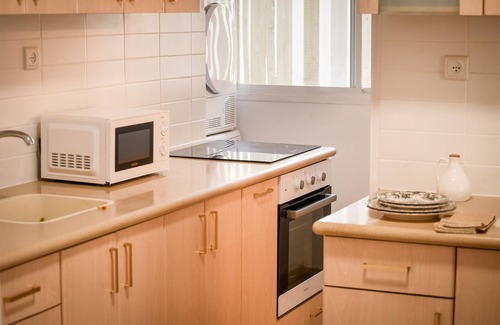 Netanya Apartamento | Seaside Escape with Private Patio by Sea N Rent