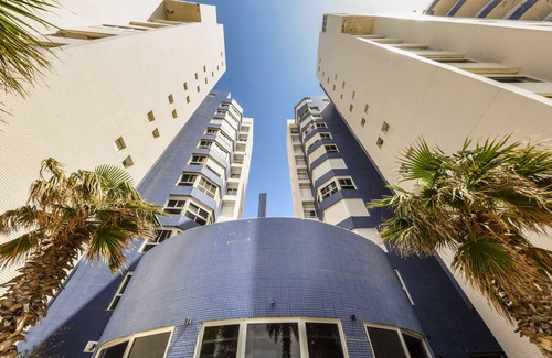 Netanya Apartamento | Seaside Escape with Private Patio by Sea N Rent