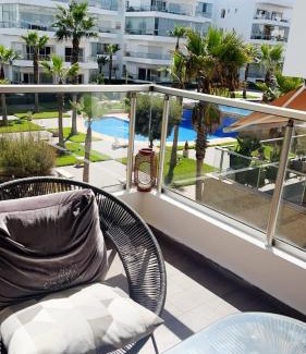 Tamariss Apartamento | Seaside studio with pool