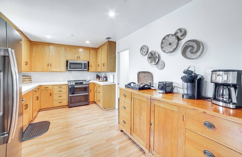 Seaside Cabaña | Seaside Vacation Rental w/ Patio Near Monterey Bay