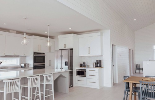 Little Pond Casa | Seasmoke Beachhouse with Private Beach Access