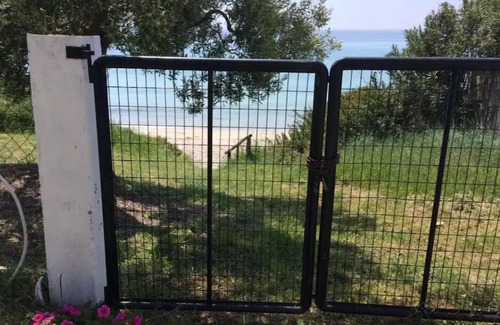 Mola Kalyva Villa | SeaStone Villa – Authentic Stone & Wood Retreat, 20m from the Sea. Chalkidiki