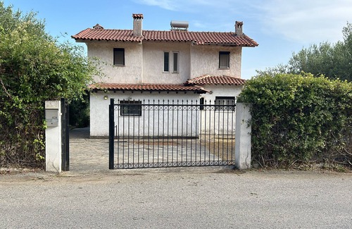 Mola Kalyva Villa | SeaStone Villa – Authentic Stone & Wood Retreat, 20m from the Sea. Chalkidiki