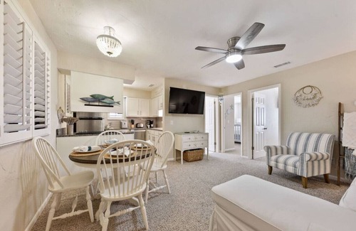 Jacksonville Beach Villa | SeaTurtle Retreat|Walk Everywhere|1 Blk to Beach|Close to Mayo