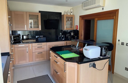 Santa Maria Estate Apartamento | Magnífico apartamento Sunny frente al mar de lujo con piscina y vistas al mar