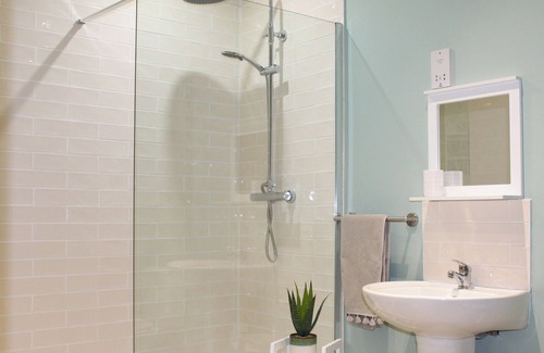 Llanddulas Cabaña | Seaview Cottage - UK35814