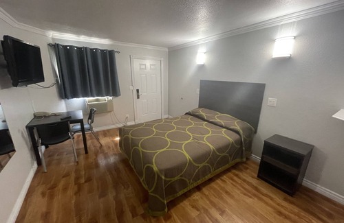 Mid City Hotel | Seaway Motel