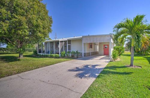 Sebastian Casa | Sebastien Cottage with Screened Porch, 5 Mi to Beach