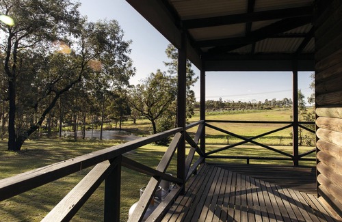 Pokolbin Casa | Secluded 3BR lodge in Palmers Lane Estate with Pool, Tennis, walk to Cellardoors