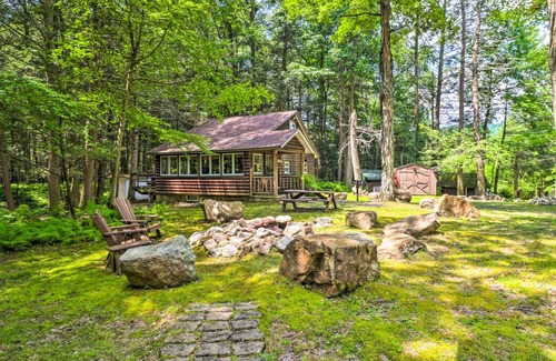 Kunkletown Casa | Secluded and Quiet Pocono Mountain Cabin with Hot Tub!