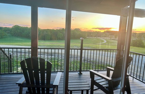 Viola Cabina | Secluded cabin on 75 acres 360 views cedar hot tub infrared sauna outdoor Shower