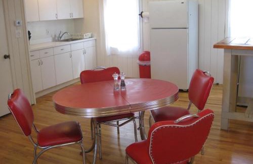 Mission Valley West Apartamento | Secluded, Charming and Unique! Spacious Apartment EXCELLENT Central Location